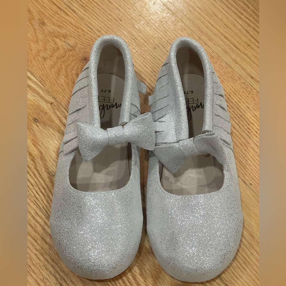 NWOT~‎ Youth 6/7 Monkey Feet Sparkling Silver Kids Dress Shoes